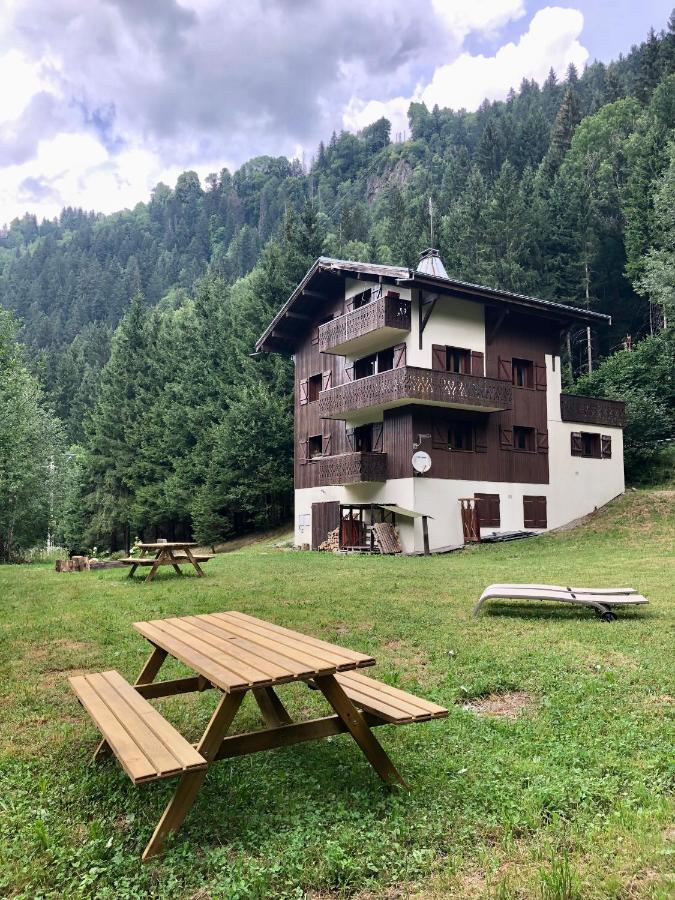Chalet en pleine nature avec 2 appartements pour 6 ou 8 qui peuvent être réunis en 1 pour 14 personnes Saint-Gervais-les-Bains Extérieur photo