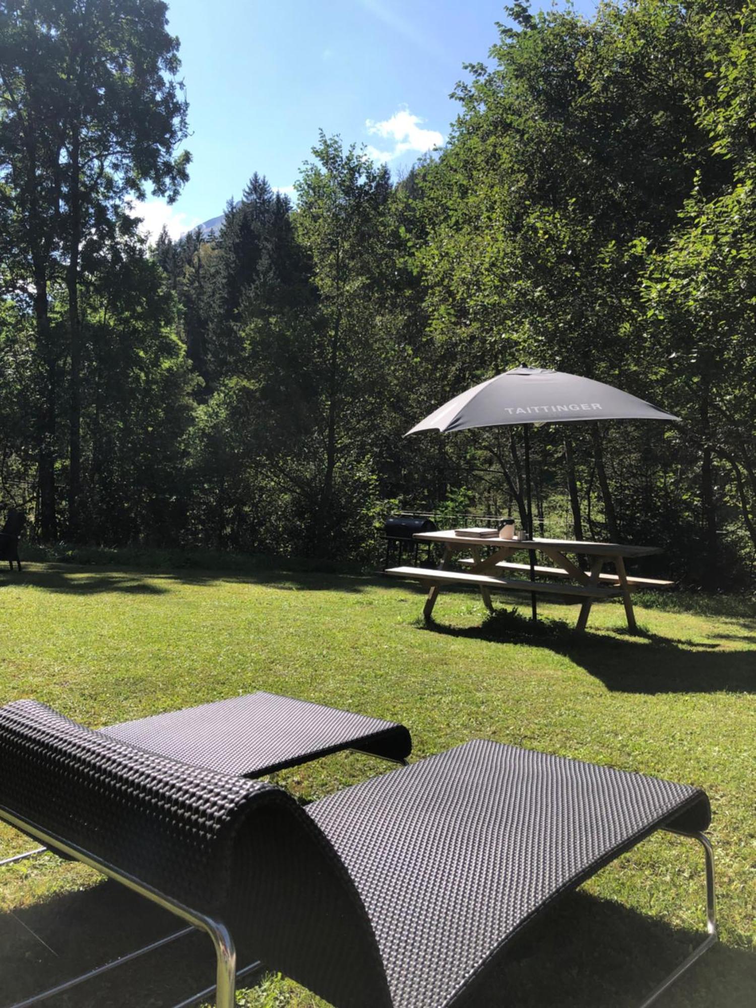Chalet en pleine nature avec 2 appartements pour 6 ou 8 qui peuvent être réunis en 1 pour 14 personnes Saint-Gervais-les-Bains Extérieur photo