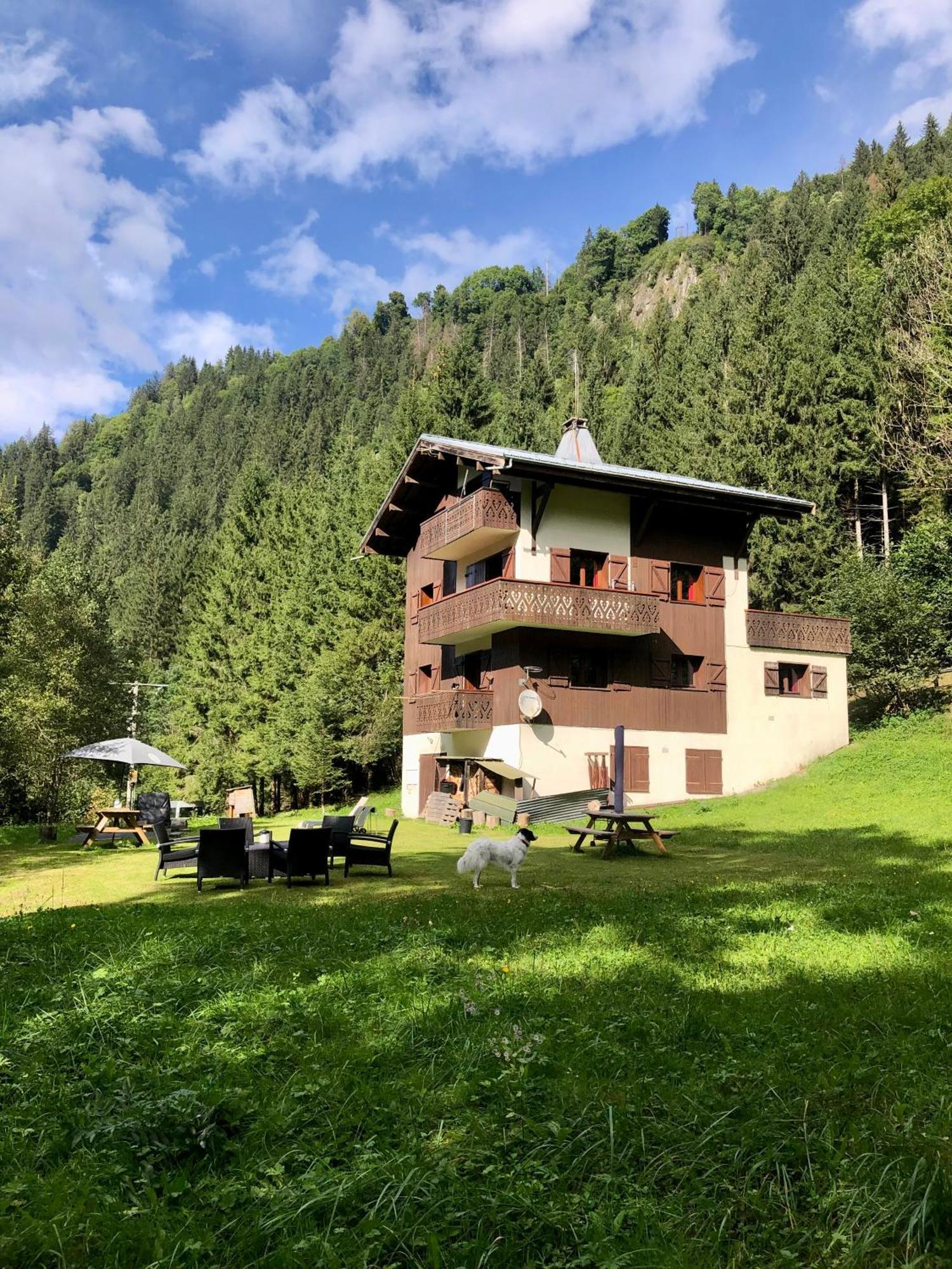 Chalet en pleine nature avec 2 appartements pour 6 ou 8 qui peuvent être réunis en 1 pour 14 personnes Saint-Gervais-les-Bains Extérieur photo