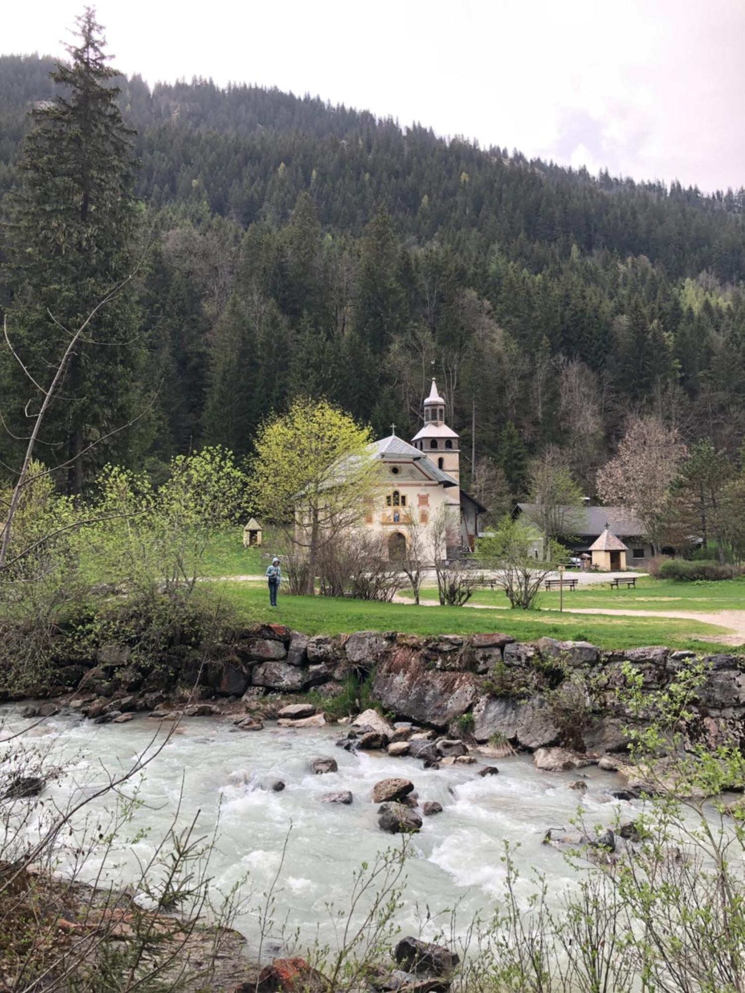 Chalet en pleine nature avec 2 appartements pour 6 ou 8 qui peuvent être réunis en 1 pour 14 personnes Saint-Gervais-les-Bains Extérieur photo